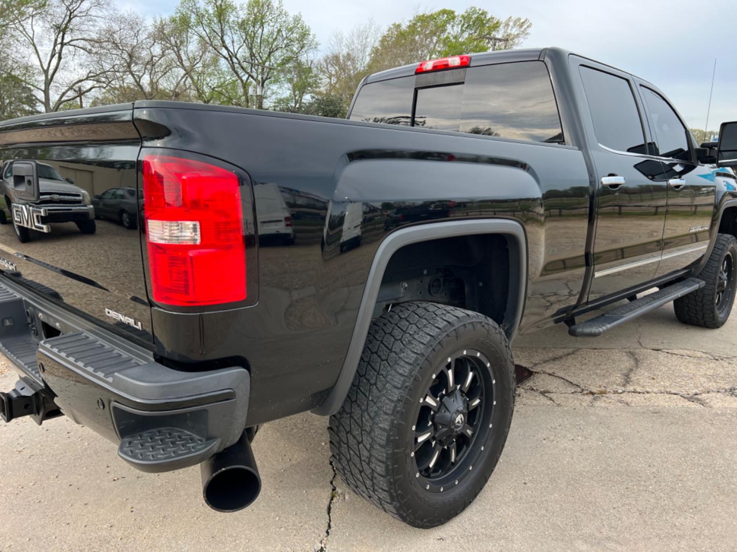 2015 Black /Tan GMC Sierra 2500HD Denali (1GT120E88FF) with an 6.6L Duramax Diesel engine, Allison Transmission transmission, located at 4520 Airline Hwy, Baton Rouge, LA, 70805, (225) 357-1497, 30.509325, -91.145432 - 2015 GMC Sierra 2500HD Crew Cab Denali 4WD 6.6 Duramax Diesel (Deleted), Allison Transmission, 211K Miles, Heated & Cooled Leather Seats, All Power, Backup Camera, Tow Pkg. NO IN HOUSE FINANCING. FOR INFO PLEASE CONTACT JEFF AT 225 357-1497 CHECK OUT OUR A+ RATING WITH THE BETTER BUSINESS BUREAU - Photo#5